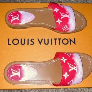 Louis Vuitton Lock it Flat Mule - Escale